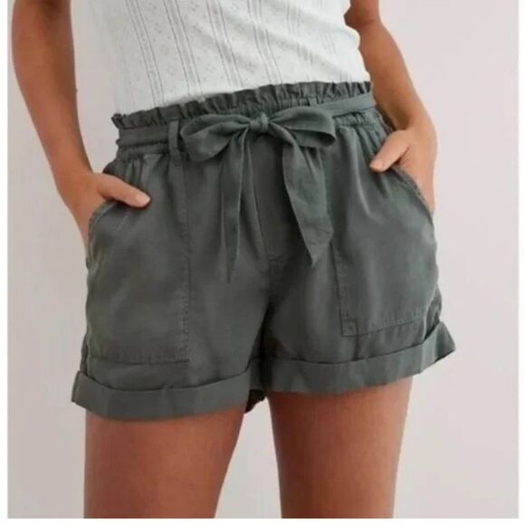 H&M Paper Bag High Waisted Tie Waist Belted, soft loose Shorts dark green - Picture 12 of 12